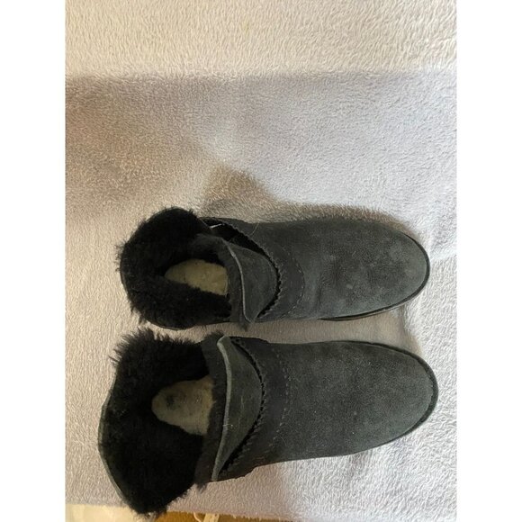 UGG McKay Black Sheepskin Chelsea Ankle Boots Womens Size 5.5 Cozy Winter - Picture 6 of 8